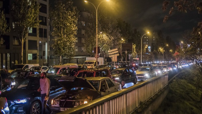 Paris gridlocked after mass exodus ahead of new national lockdown
